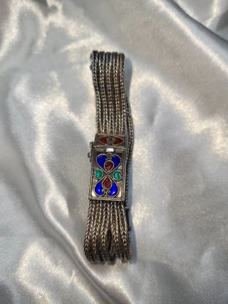 Pulsera de plata con detalles esmaltados