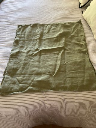 Funda de cojín verde IKEA SIN USAR.