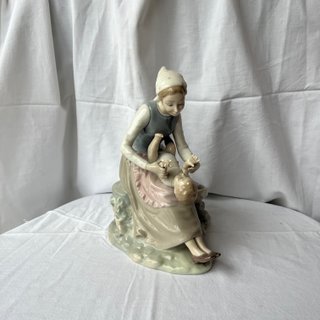 Figura de Porcelana Lladró - Alimentando a la Hija