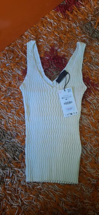 Camiseta de tirantes Zara beige talla M