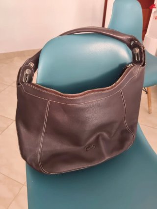 Bolso de hombro marrón