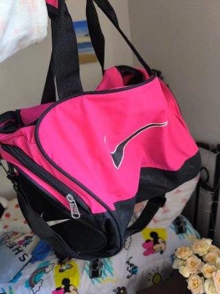 Bolso de deporte Nike rosa y negro