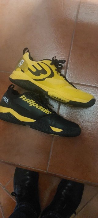 Zapatillas de pádel Bullpadel talla 40 a estrenar