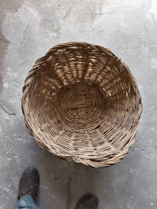 Cesta de mimbre antigua