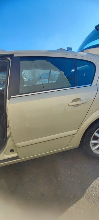 Puerta Trasera Izquierda Opel Astra H