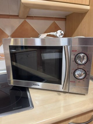 Microondas Ansonic con Grill Inox