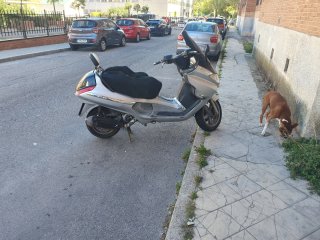 Piaggio X8 Maxi Scooter Plateada