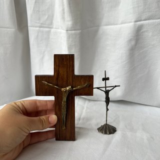 Pareja de antiguos crucifijos
