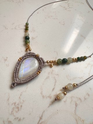 Collar de Macramé con Piedra Luna