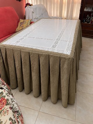 Tapete de encaje blanco y ropa de mesa clásica
