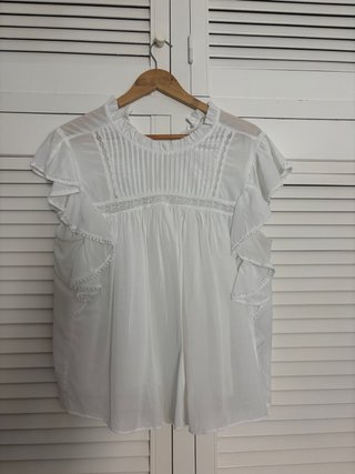 Blusa blanca con volantes
