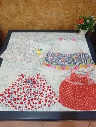 Lote de 4 vestidos para niña