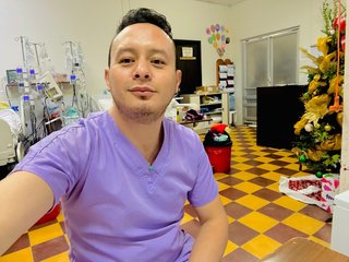 Se ofrece enfermero // cuidador// sociosanitario