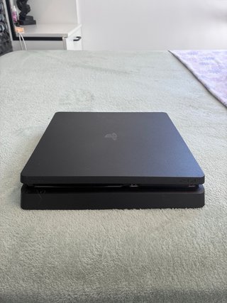 PlayStation 4 Slim 1TB + Mando