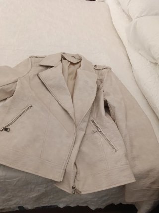 Chaqueta de cuero beis