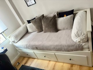 Cama diván Hemnes IKEA + 2 colchones