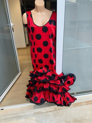 551 Vestido de Sevillanas Rojo y Negro