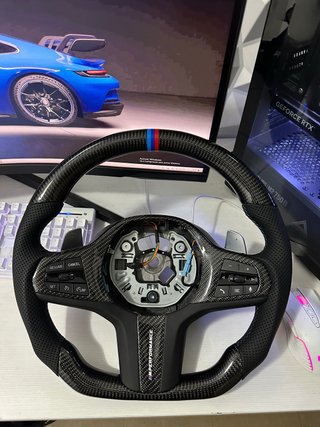 Volante M Performance Fibra de Carbono / Cuero