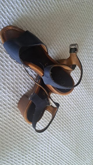 Sandalias de madera con tacón de 5cm. y plataforma