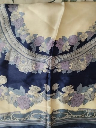 Pañuelo con estampado floral