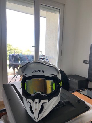 Casco Airoh Blanco con Gafas 100%