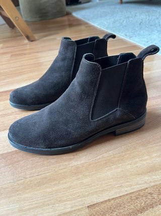 Botines marrones tipo Chelsea
