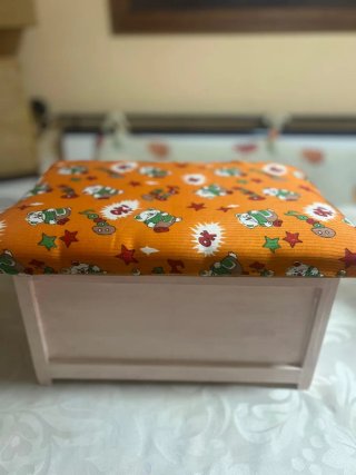 Caja de madera con tapa acolchada