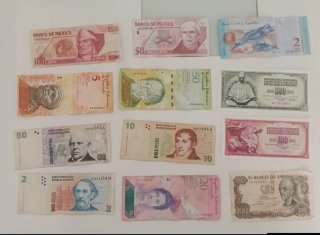 Lote de 12 billetes internacionales