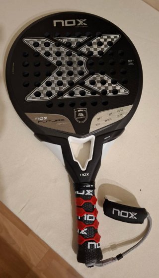 Pala de Pádel Nox Future Control con funda. 360 gr