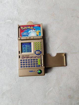 Pokémon Pokédex Deluxe Gold 2001 Tiger Electronics