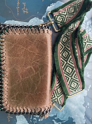 Bolso con Correa Estampada