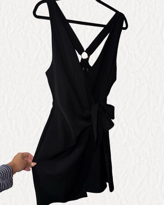 Vestido Negro con Detalle de Lazo