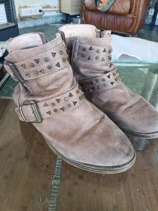 Botines con tachuelas