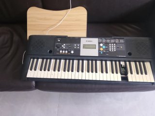 Teclado Yamaha PSR-E223