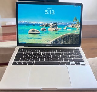 MacBook Pro A2338 con factura