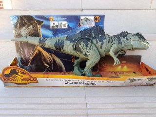 Giganotosaurus Jurassic World Strike 'N Roar