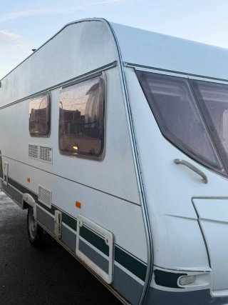 Caravana Lunar Chateau 500