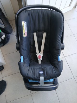 Sillita de coche Chicco negra