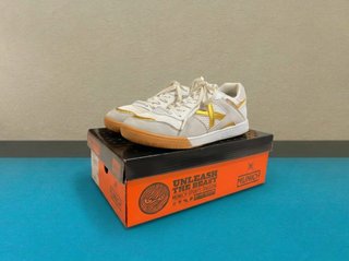 Zapatillas Munich Blancas y Doradas