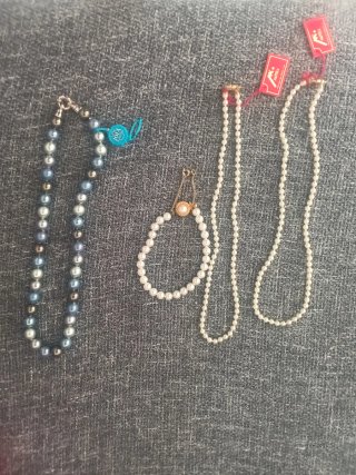 Lote de collares y pulsera de perlas