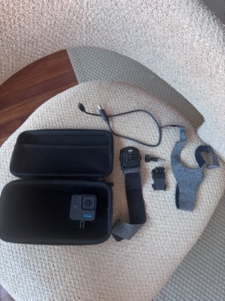 GoPro HERO11 Black Mini + funda GoPro + 2 cintas