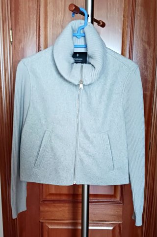 Cazadora Stradivarius Gris