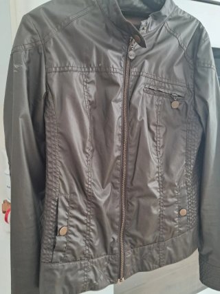 Chaqueta impermeable Mango