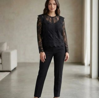 Blusa de encaje negro