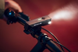 Juego de luces AXA Niteline 300 USB-C bici y patín