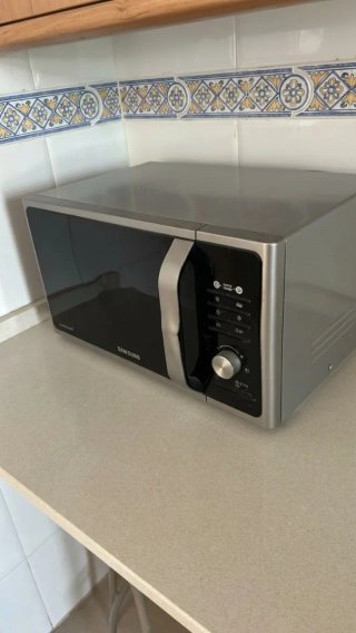 El tirador está un poco quemado.  Microondas