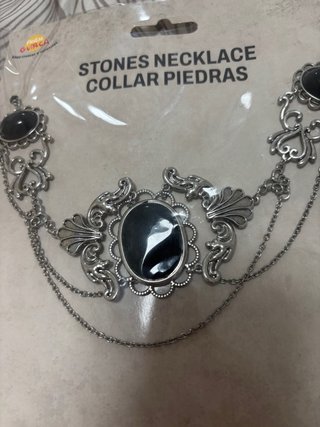 Collar de Piedras Negro y Plateado