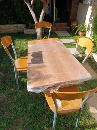 Conjunto de Mesa y 4 Sillas de Cocina