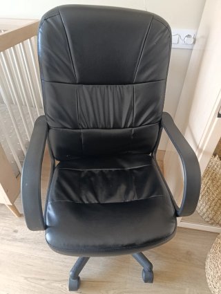 Silla de oficina negra