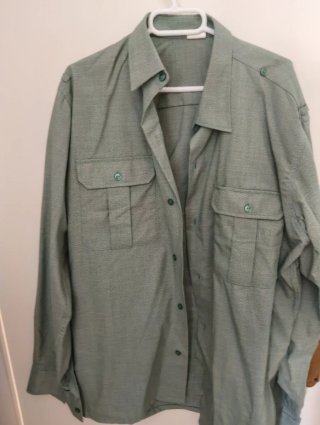 Camisa verde de manga larga ejército